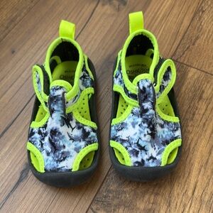 Oshkosh B’gosh baby water shoes, size 4